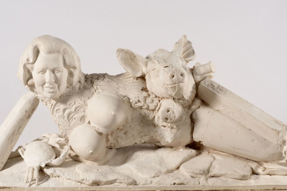 Британцам покажут скульптуру голой Маргарет Тэтчер со свиньями
