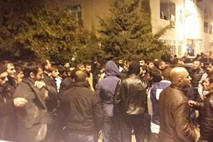 Десятки религиозных активистов подрались с полицейскими в Баку