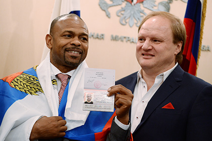 Хрюнов обвинил власти США в давлении на WBA из-за боя Джонса в России
