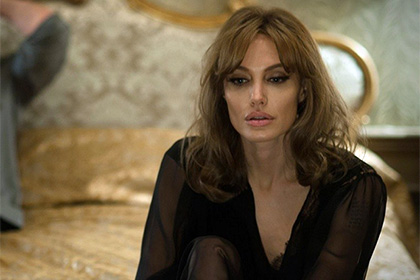 Критики высмеяли макияж Анджелины Джоли в «Лазурном береге»
