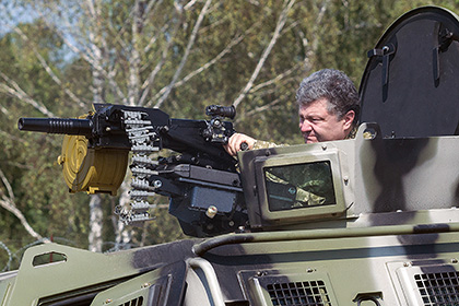 Порошенко легализовал службу иностранцев в украинской армии