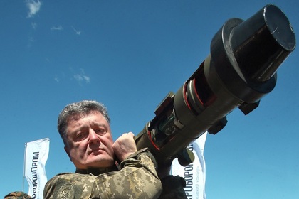 Порошенко разрешил военным открывать ответную стрельбу в Донбассе