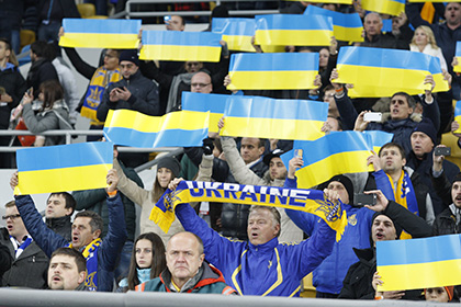 Украинские и шведские фанаты устроили массовую драку во Львове