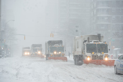 Число жертв снежной бури на востоке США достигло 17