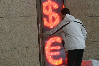 Евро пробил отметку в 90 рублей