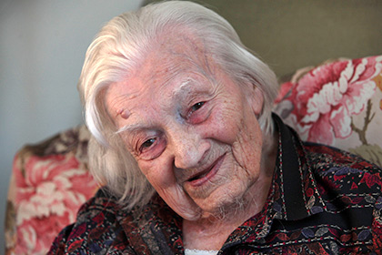 Самая старая британская подданная попросила на 113-летие новую челюсть