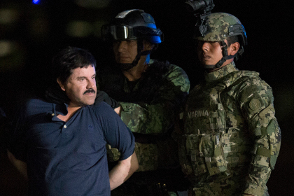 Суд Мексики приостановил экстрадицию наркобарона Коротышки