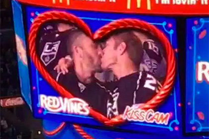 В камеру поцелуев во время матча НХЛ впервые попали геи
