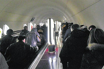В киевском метро появилась группа отключающих эскалатор хулиганов