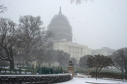 В Палате представителей США отменили голосование из-за снежной бури