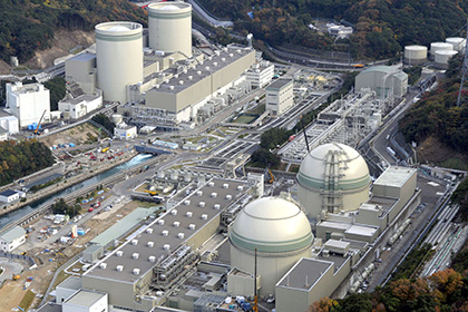 Япония возобновила работу третьего атомного реактора после аварии 2011 года