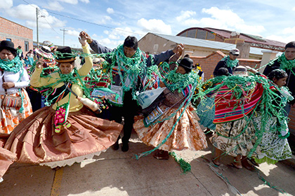 Четыре дня карнавала в Боливии унесли жизни 52 человек