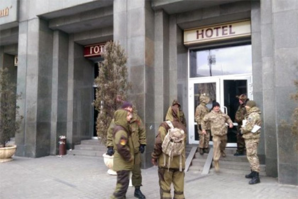 Экстремисты захватили отель в центре Киева