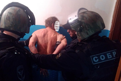 Ивановские силовики штурмом взяли квартиру угрожающего убить женщину педофила