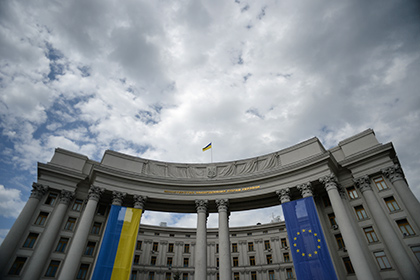 Над зданием МИД Украины водрузят крымско-татарский флаг