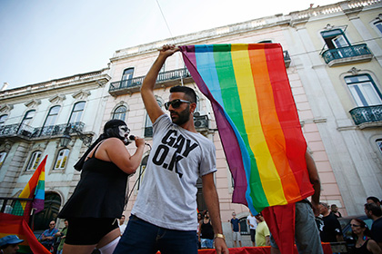 Парламент Потругалии подтвердил право гомосексуальных пар на усыновление