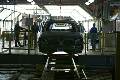 Производство легковых машин в России упало на 40 процентов