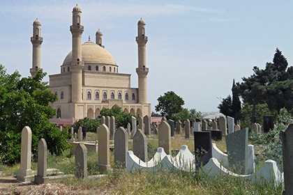 В Баку запретили при жизни покупать место на кладбище