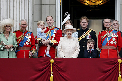 Букингемский дворец готов платить 50 тысяч фунтов в год за посты про королеву