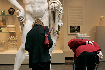 Для статуи Геракла во Франции сделали съемный железный пенис