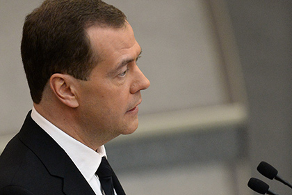 Медведев назвал жестким шоком падение цен на нефть