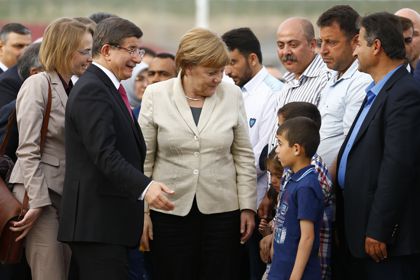 Меркель вместе с руководством ЕС приехала на турецко-сирийскую границу