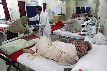 В Пакистане 23 человека погибли от отравления конфетами