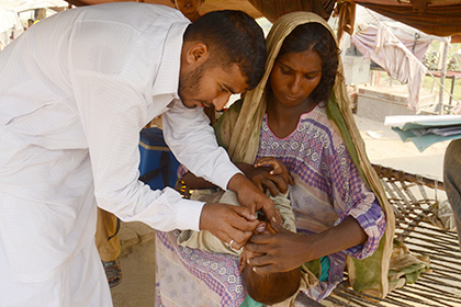 В Пакистане боевики напали на делающих прививки от полиомиелита врачей