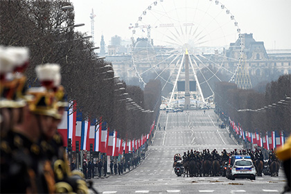 В Париже объявили о ежемесячном запрете движения машин по Елисейским полям