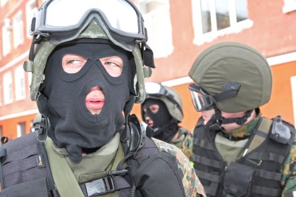 ФСБ задержала в Москве подозреваемых в связях с экстремистами