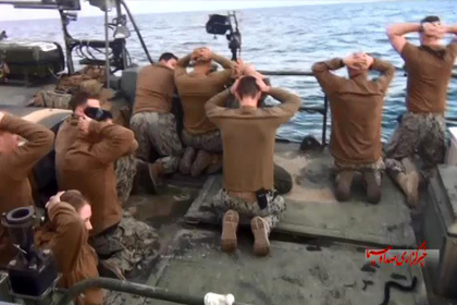 Командира задержанных Ираном американских моряков сняли с должности