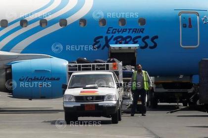В Каир привезли останки жертв авиакатастрофы EgyptAir