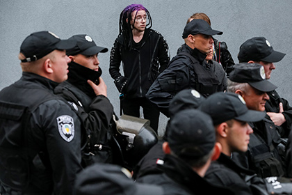 К каждому участнику киевского гей-парада приставят по четыре полицейских