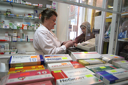 Медведев пригрозил закрыть нарушающие правила продажи лекарств аптеки