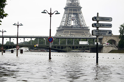 Наводнение в Париже стало самым масштабным за последние 30 лет