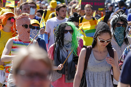 «Правый сектор» пригрозил киевскому гей-параду гранатой
