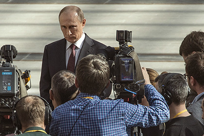 Путин потребовал уберечь СМИ от репрессий