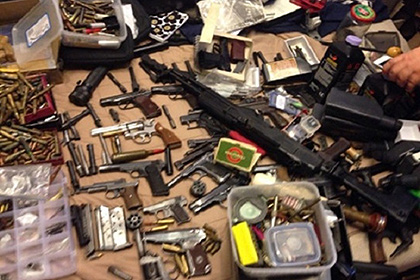 В Петербурге найден склад торговавших оружием сотрудников МВД и ФСИН