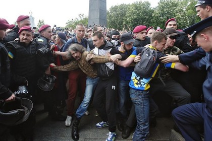 В «Правом секторе» пообещали выследить участников гей-парада в Киеве