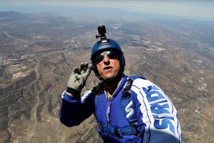 Американский экстремал прыгнул без парашюта с высоты 7,5 километров