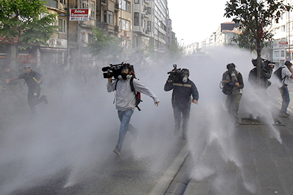 В Турции выдали ордер на задержание 42 журналистов