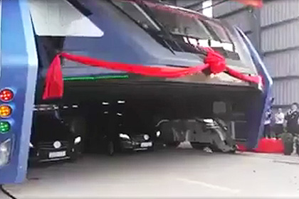 Китайские СМИ назвали гигантский автобус-портал жульничеством