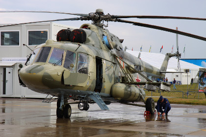 Освобожденный штурман Ми-17 передан российским дипломатам