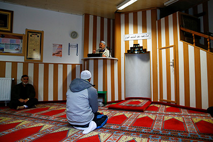 Сирийские беженцы пожаловались на консерватизм немецких мечетей