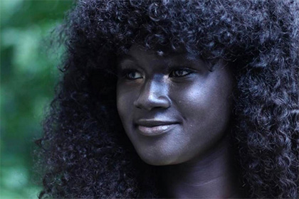 Страдавшая от насмешек сенегалка стала «самой черной в мире» моделью