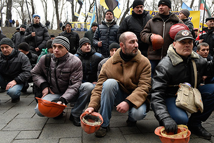 Украинские шахтеры перекрыли таможенный пункт на границе с Польшей ради зарплаты