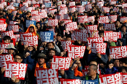 Десятки тысяч человек вышли на митинг за отставку президента Южной Кореи