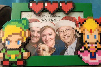 Билл Гейтс завалил незнакомую девушку подарками на Рождество