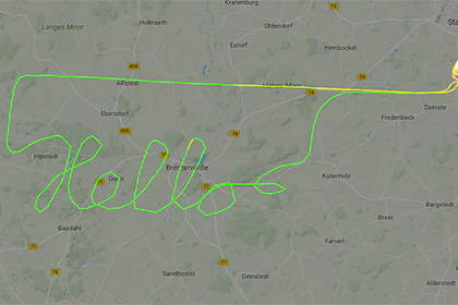 Частный самолет изобразил огромное слово Hello в небе над Германией