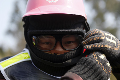 Кампанию за ношение мотошлемов в Китае осудили за раздувание ненависти к бедным